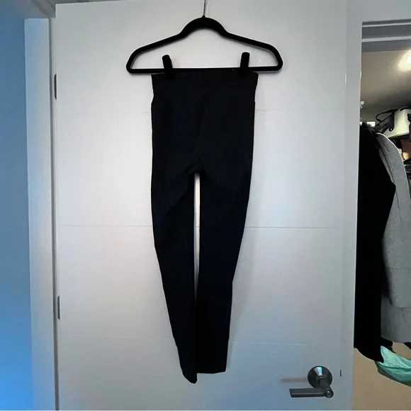 Like New Vuori Navy Leggings Jogger Style - Picture 3 of 4